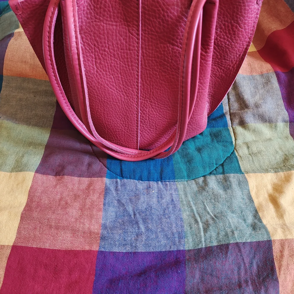 Portland Leather Devan bucket Bag - Picture 2 of 3